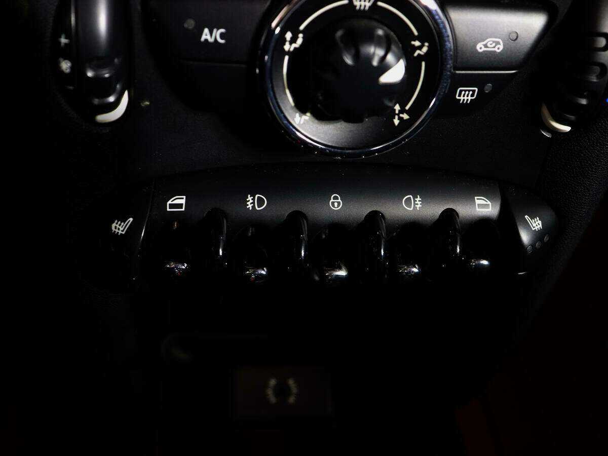 Mini Hatch с пробегом — 2012 год. Фото: #12