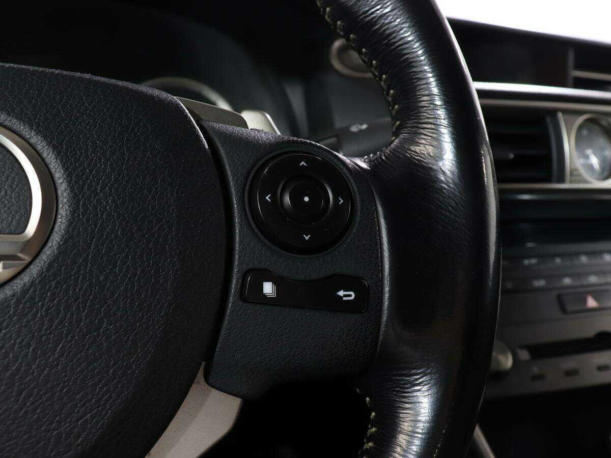 Lexus IS с пробегом — 2015 год. Фото: #12