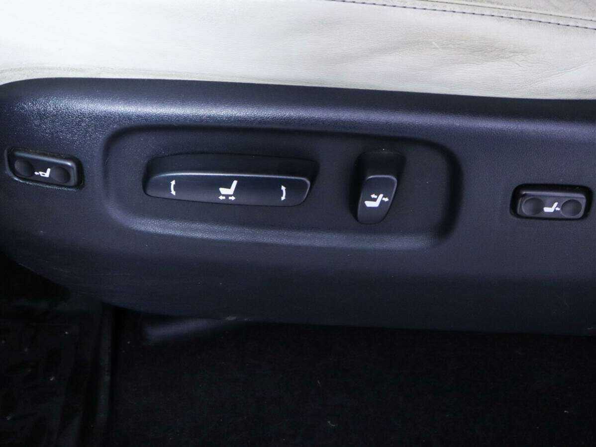 Toyota Land Cruiser с пробегом — 2008 год. Фото: #16