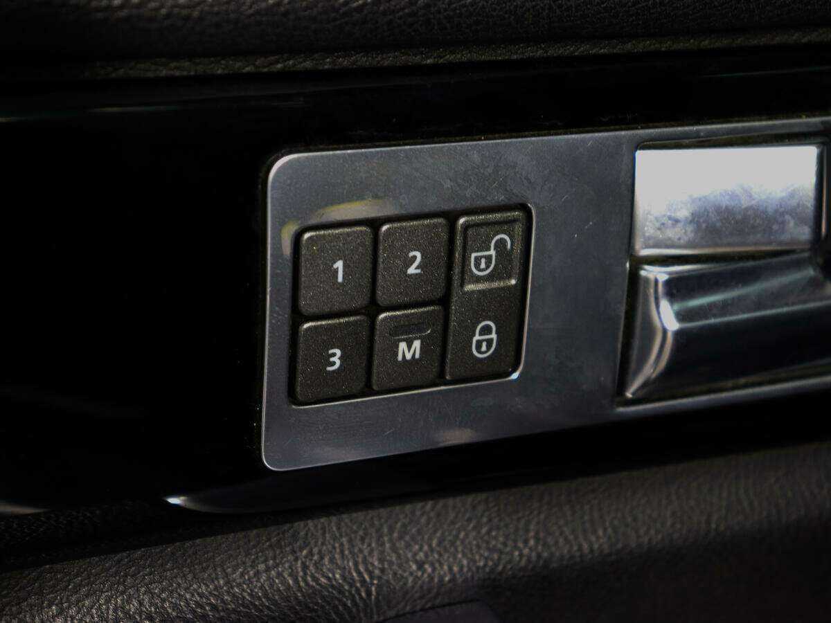 Land Rover Discovery с пробегом — 2010 год. Фото: #13