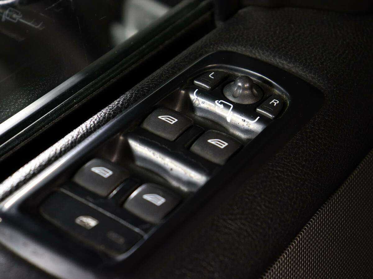 Land Rover Discovery с пробегом — 2010 год. Фото: #14