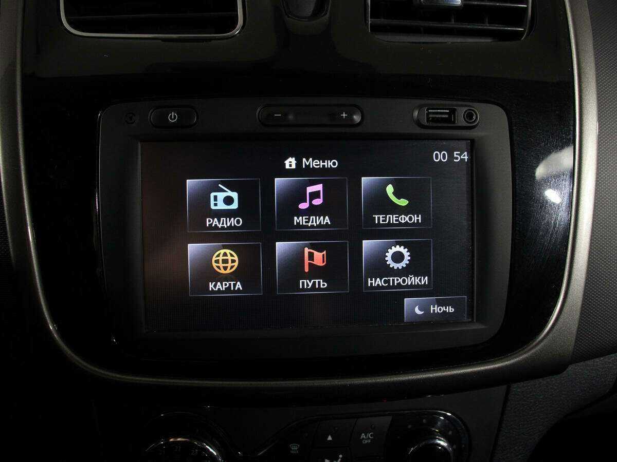 Renault Sandero с пробегом — 2015 год. Фото: #16