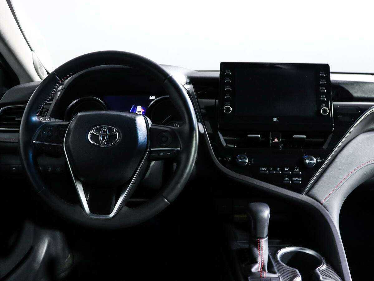Toyota Camry с пробегом — 2021 год. Фото: #9