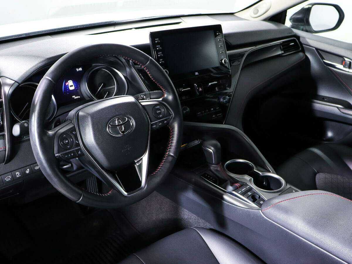Toyota Camry с пробегом — 2021 год. Фото: #11