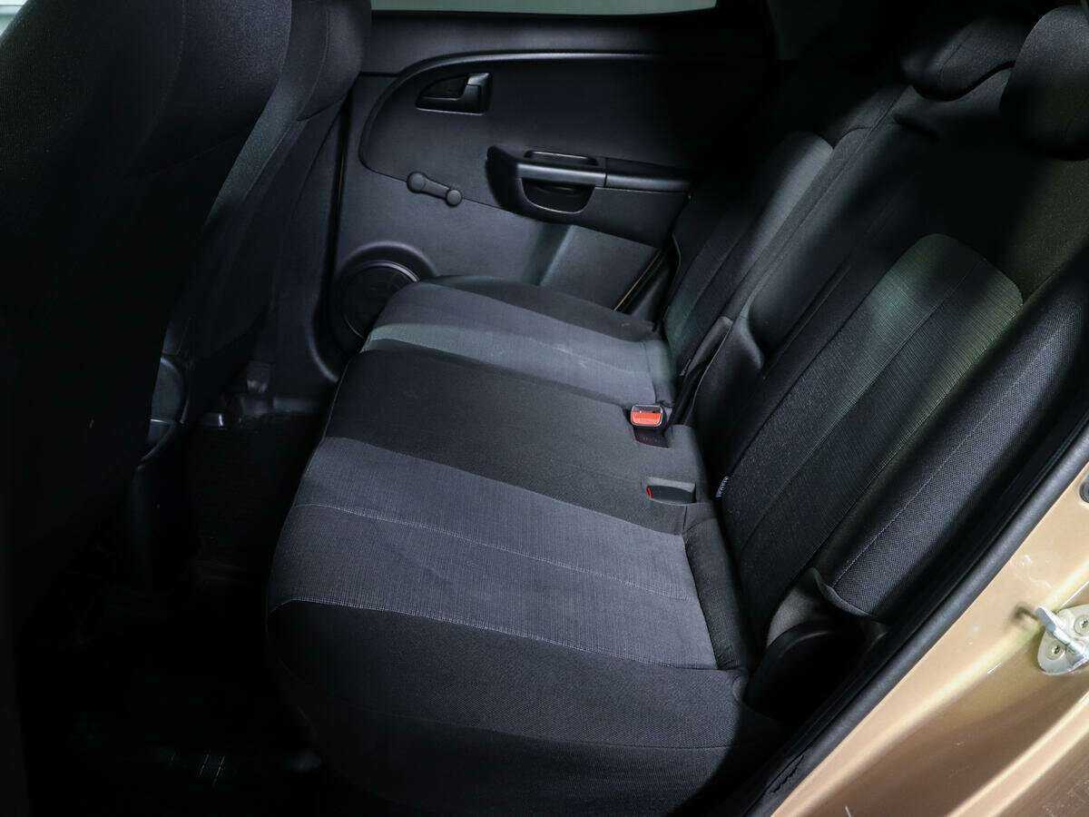 Kia Venga с пробегом — 2011 год. Фото: #7