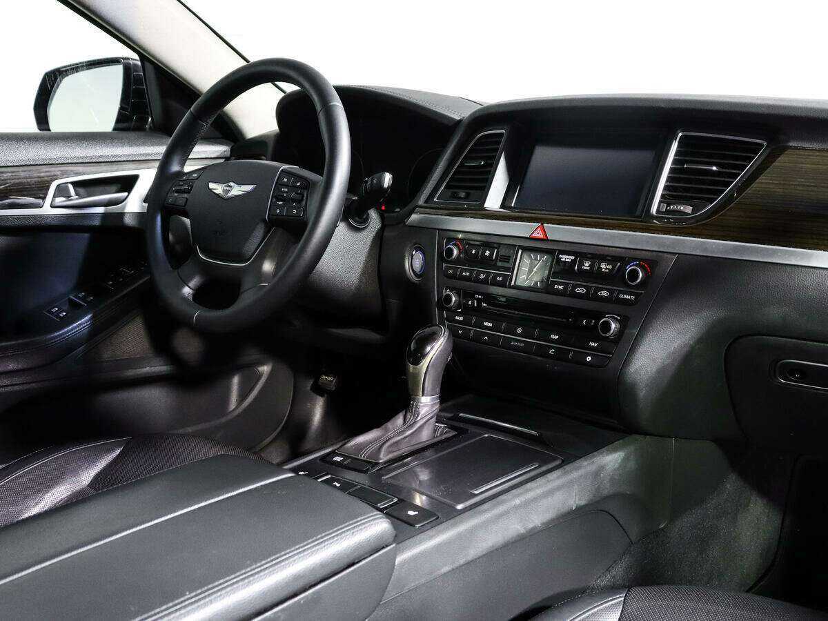 Hyundai Genesis с пробегом — 2014 год. Фото: #7