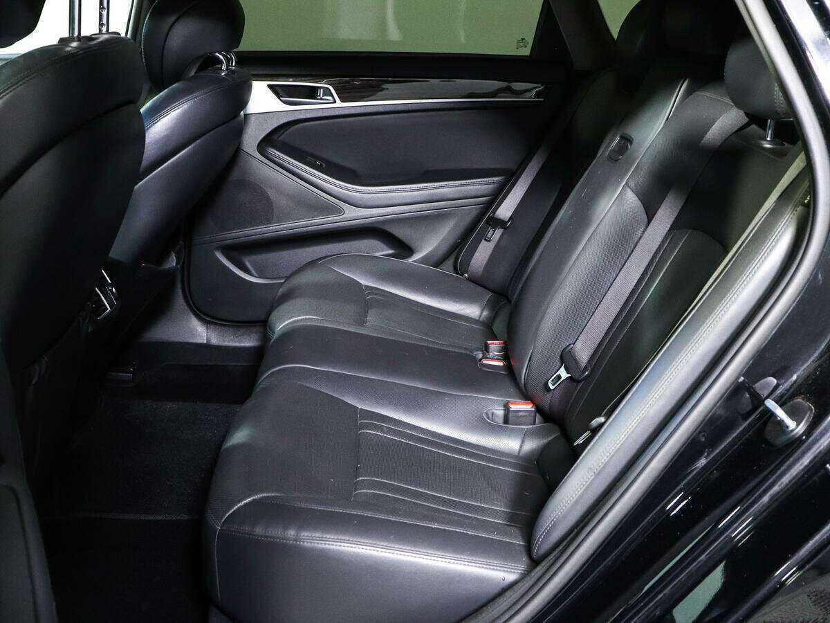 Hyundai Genesis с пробегом — 2014 год. Фото: #8