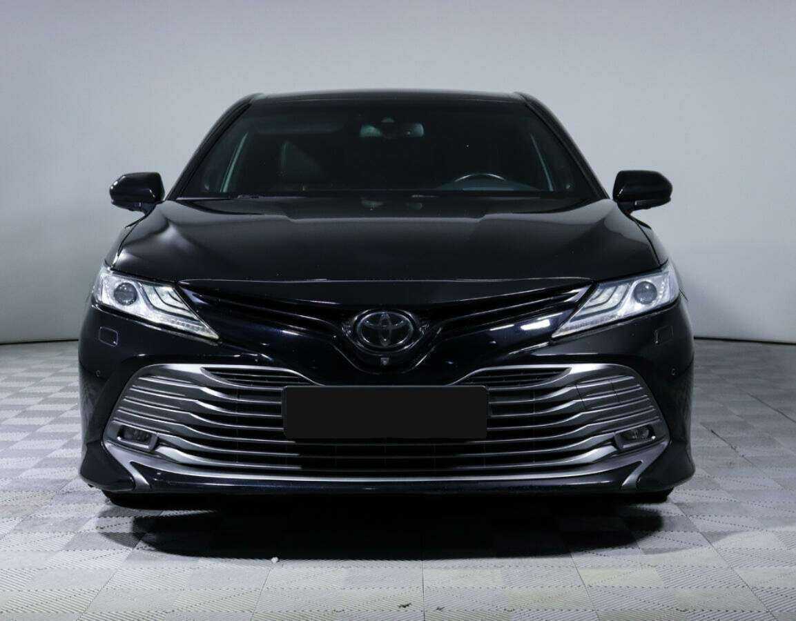 Toyota Camry с пробегом — 2018 год. Фото: #1