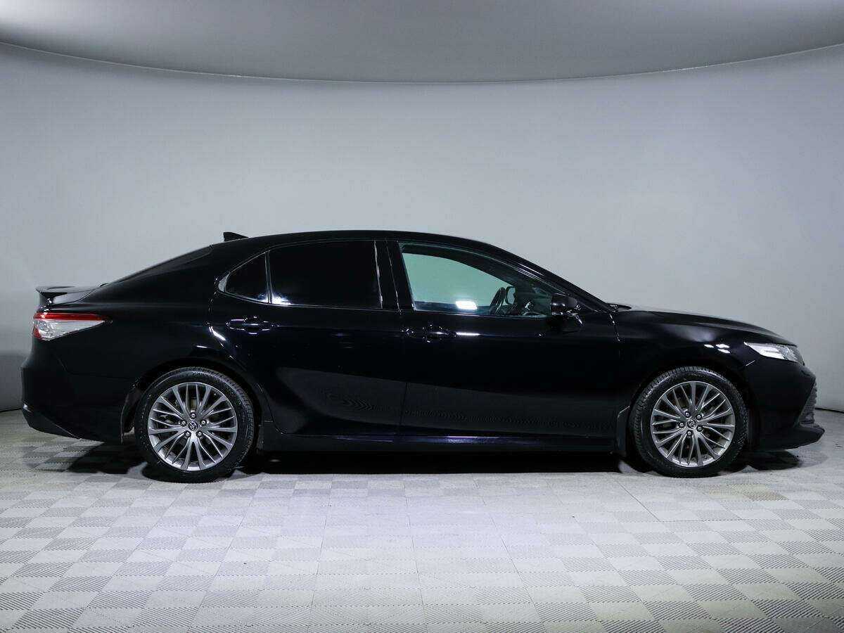 Toyota Camry с пробегом — 2018 год. Фото: #3