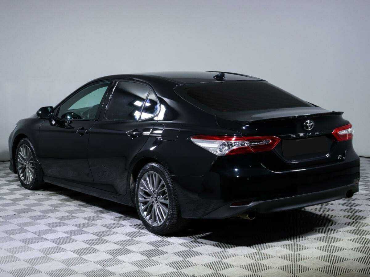 Toyota Camry с пробегом — 2018 год. Фото: #4