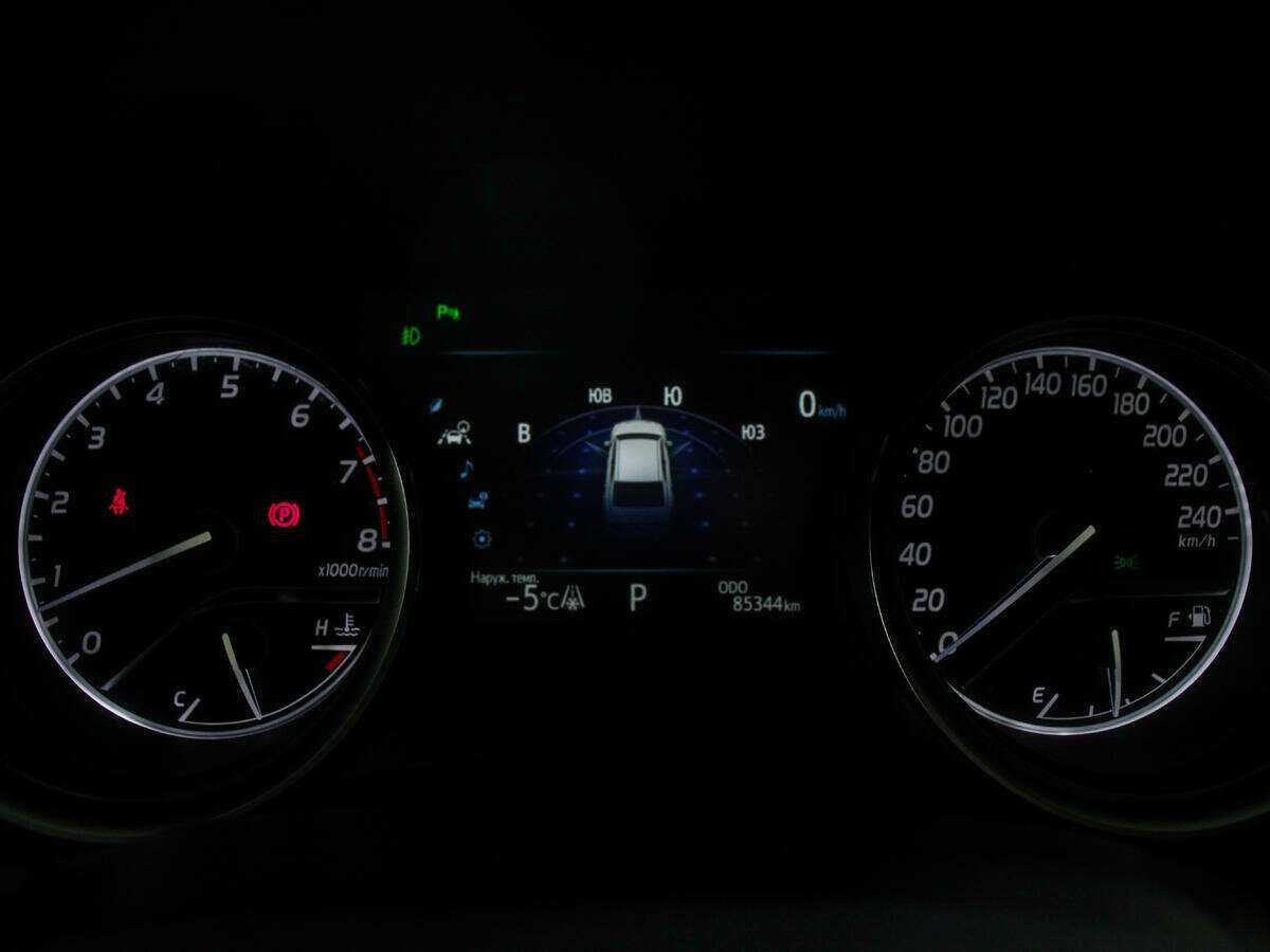 Toyota Camry с пробегом — 2018 год. Фото: #8