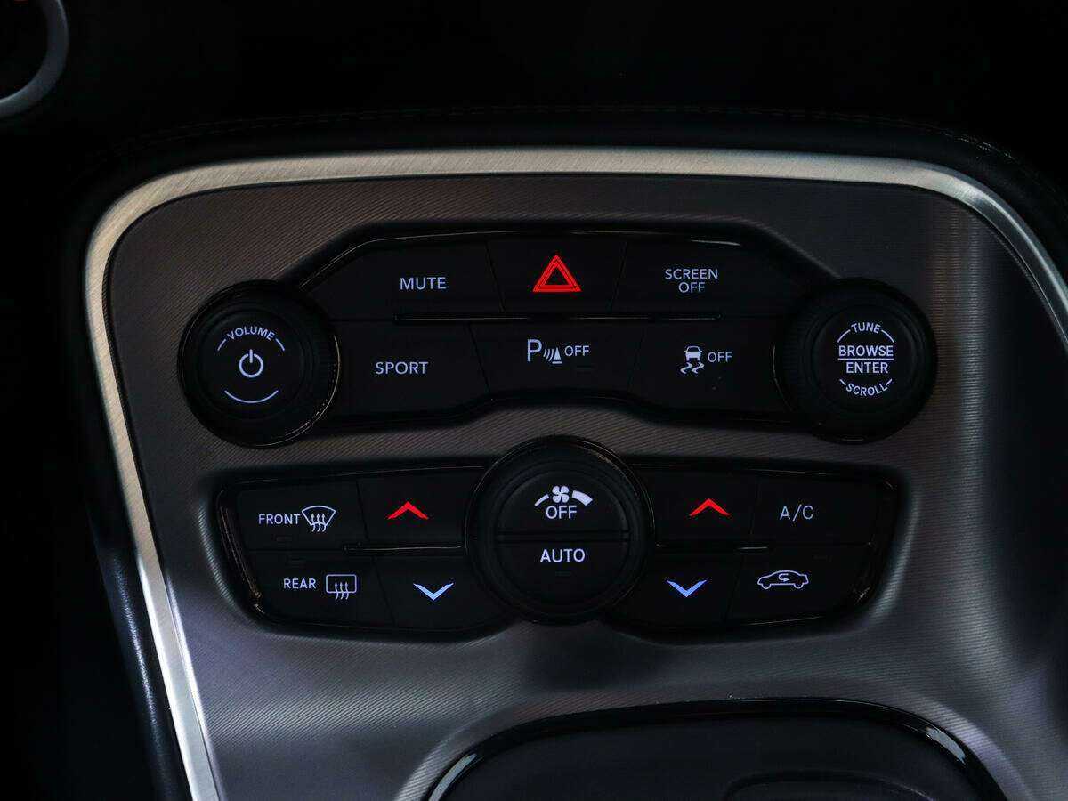 Dodge Challenger с пробегом — 2022 год. Фото: #15