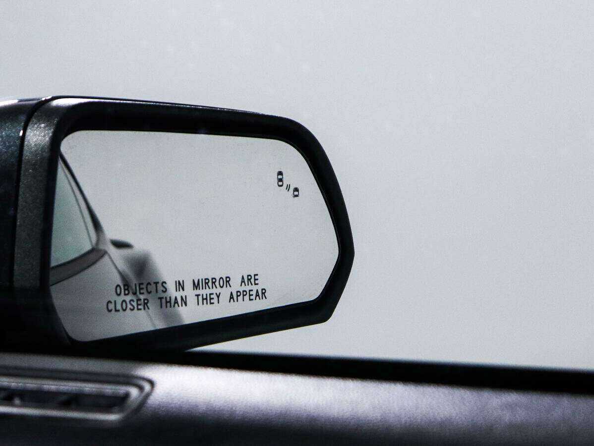 Ford Mustang с пробегом — 2022 год. Фото: #16