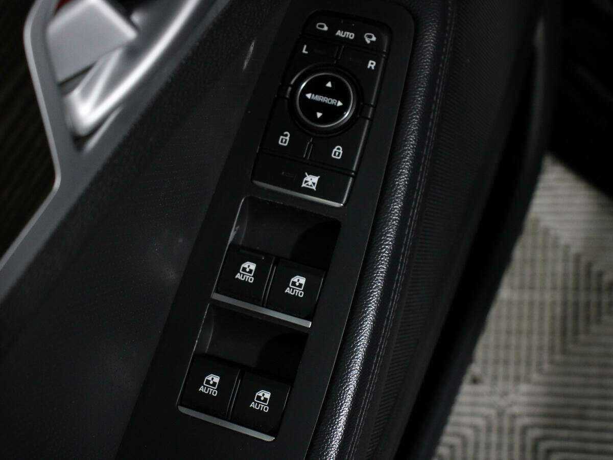 Hyundai Genesis с пробегом — 2014 год. Фото: #15