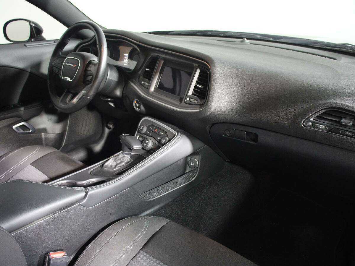 Dodge Challenger с пробегом — 2022 год. Фото: #7