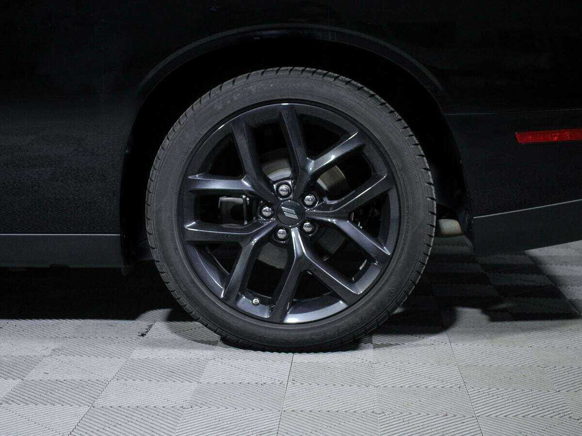 Dodge Challenger с пробегом — 2022 год. Фото: #12