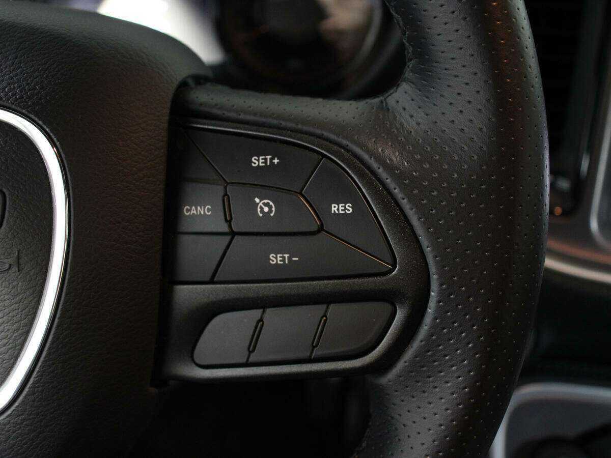 Dodge Challenger с пробегом — 2022 год. Фото: #18