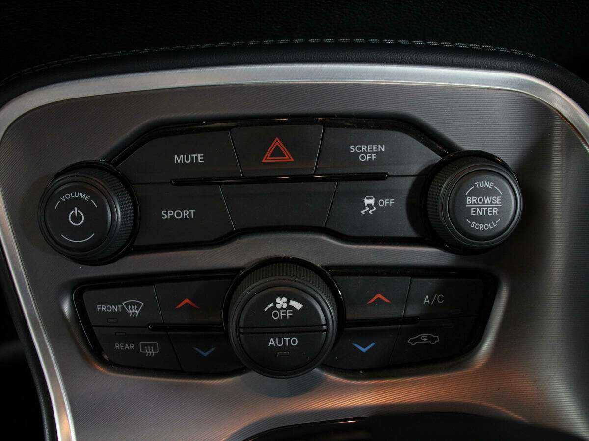 Dodge Challenger с пробегом — 2022 год. Фото: #20