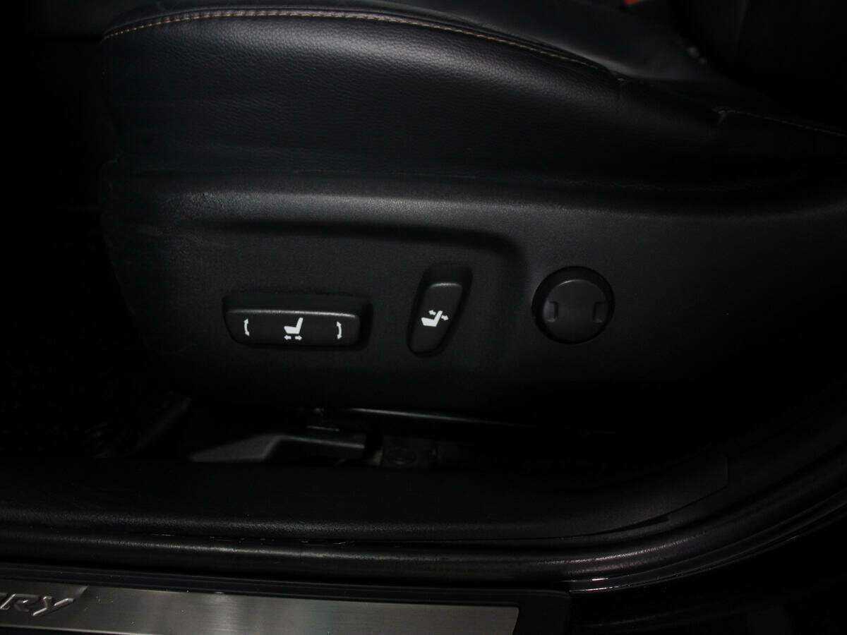 Toyota Camry с пробегом — 2018 год. Фото: #18