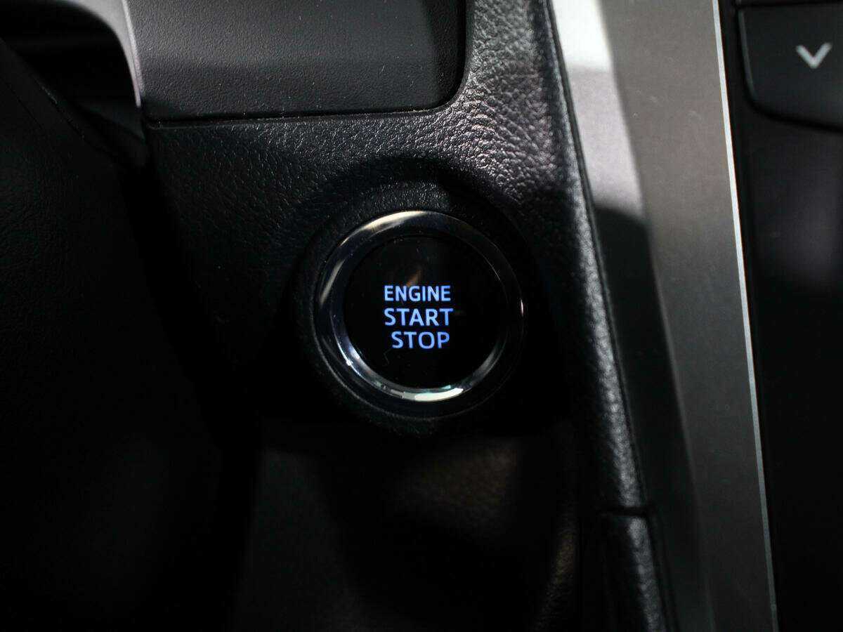 Toyota Camry с пробегом — 2018 год. Фото: #21