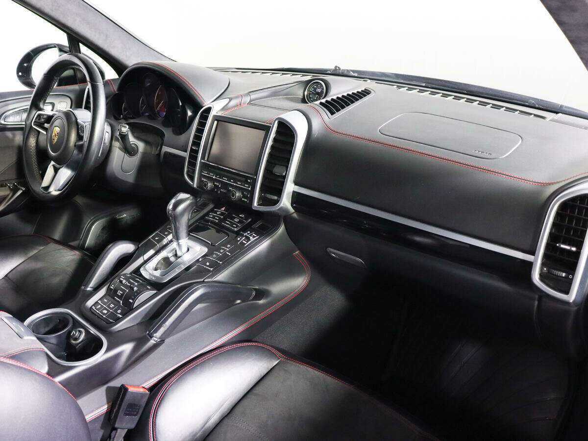Porsche Cayenne с пробегом — 2015 год. Фото: #6