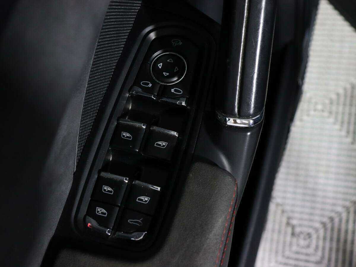 Porsche Cayenne с пробегом — 2015 год. Фото: #17