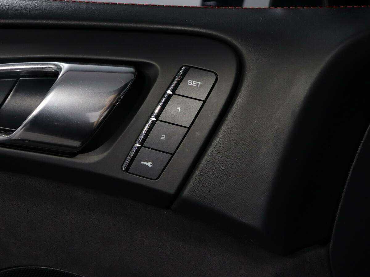 Porsche Cayenne с пробегом — 2015 год. Фото: #19