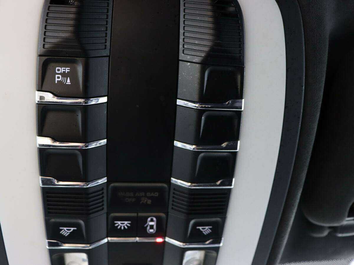 Porsche Cayenne с пробегом — 2015 год. Фото: #28