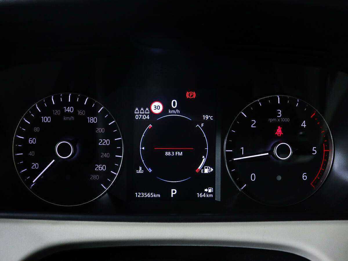 Land Rover Range Rover Velar с пробегом — 2019 год. Фото: #10