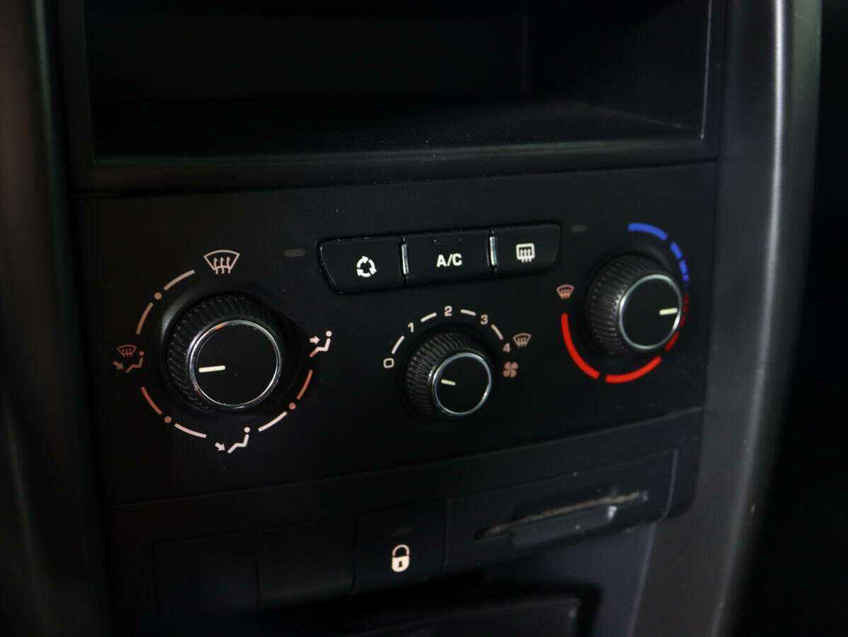 Peugeot 207 с пробегом — 2010 год. Фото: #12