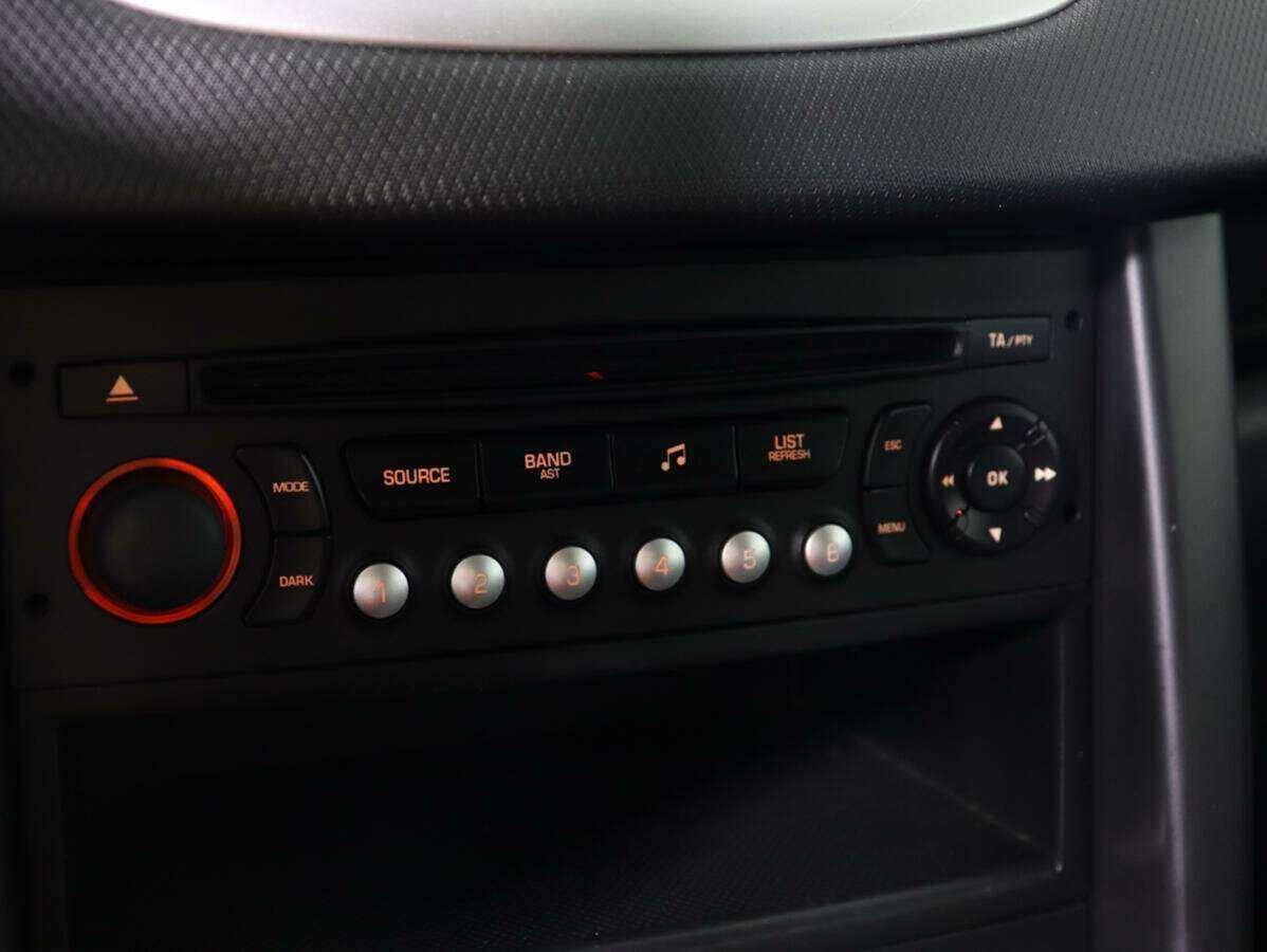 Peugeot 207 с пробегом — 2010 год. Фото: #13