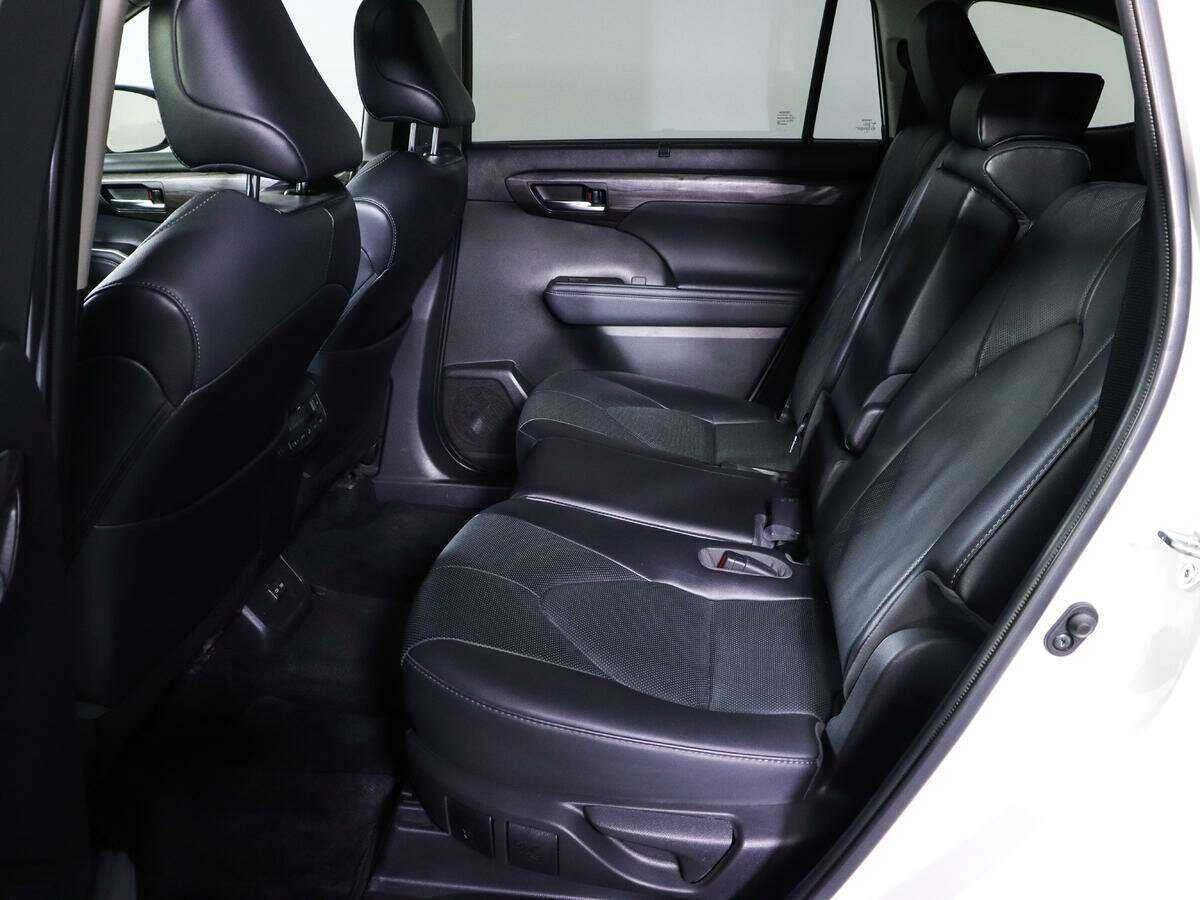 Toyota Highlander с пробегом — 2022 год. Фото: #7