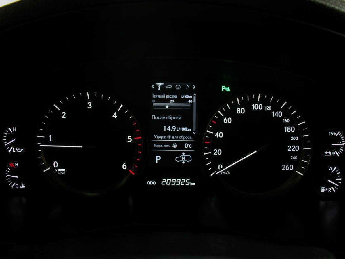 Lexus LX с пробегом — 2016 год. Фото: #10
