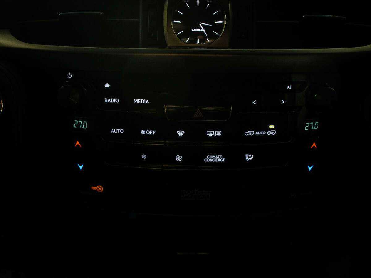 Lexus LX с пробегом — 2016 год. Фото: #18