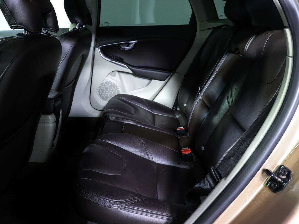 Volvo V40 Cross Country с пробегом — 2013 год. Фото: #6