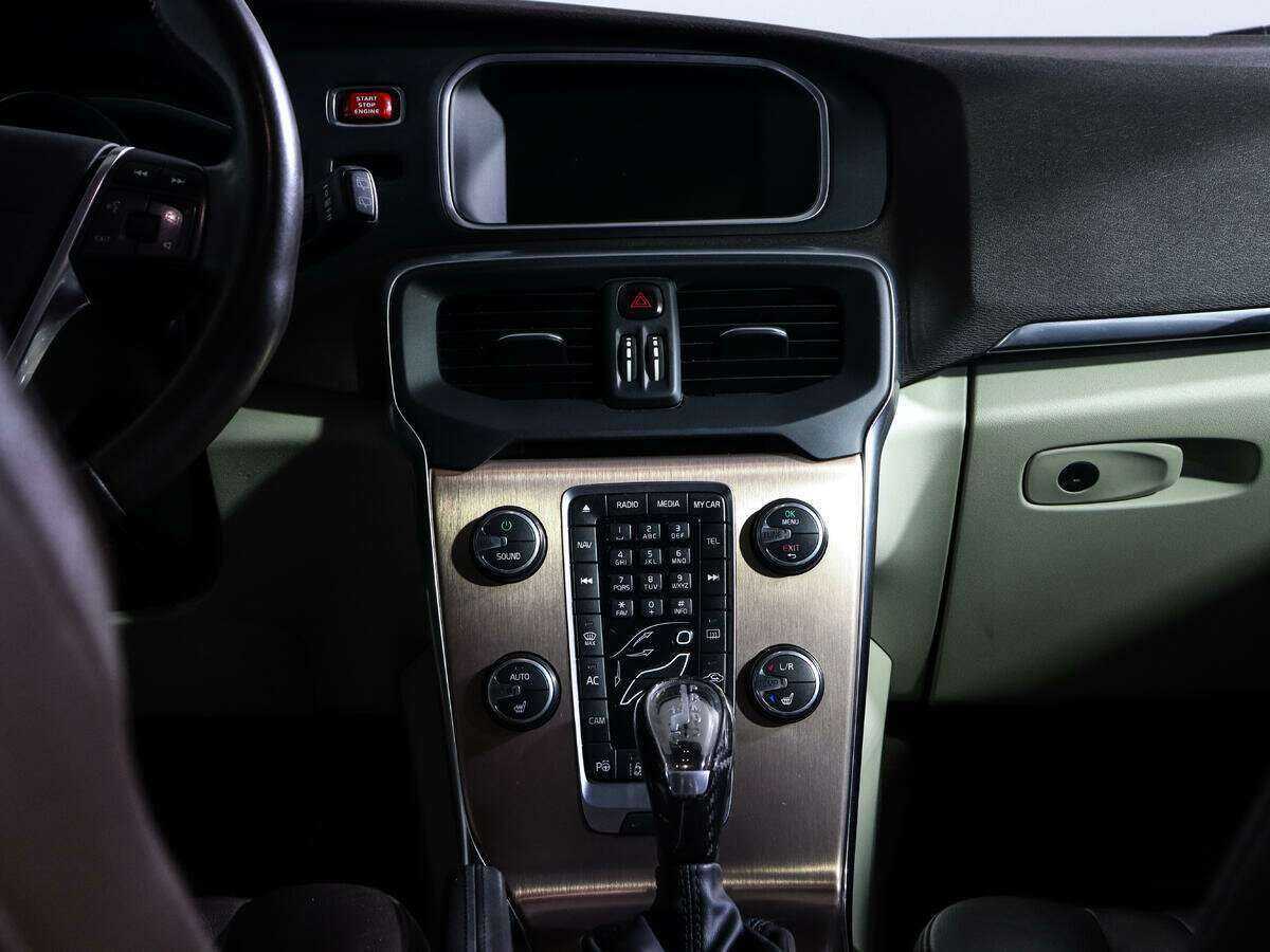 Volvo V40 Cross Country с пробегом — 2013 год. Фото: #9