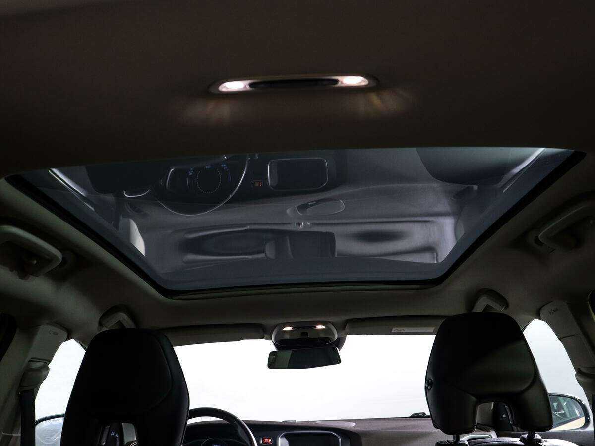 Volvo V40 Cross Country с пробегом — 2013 год. Фото: #13