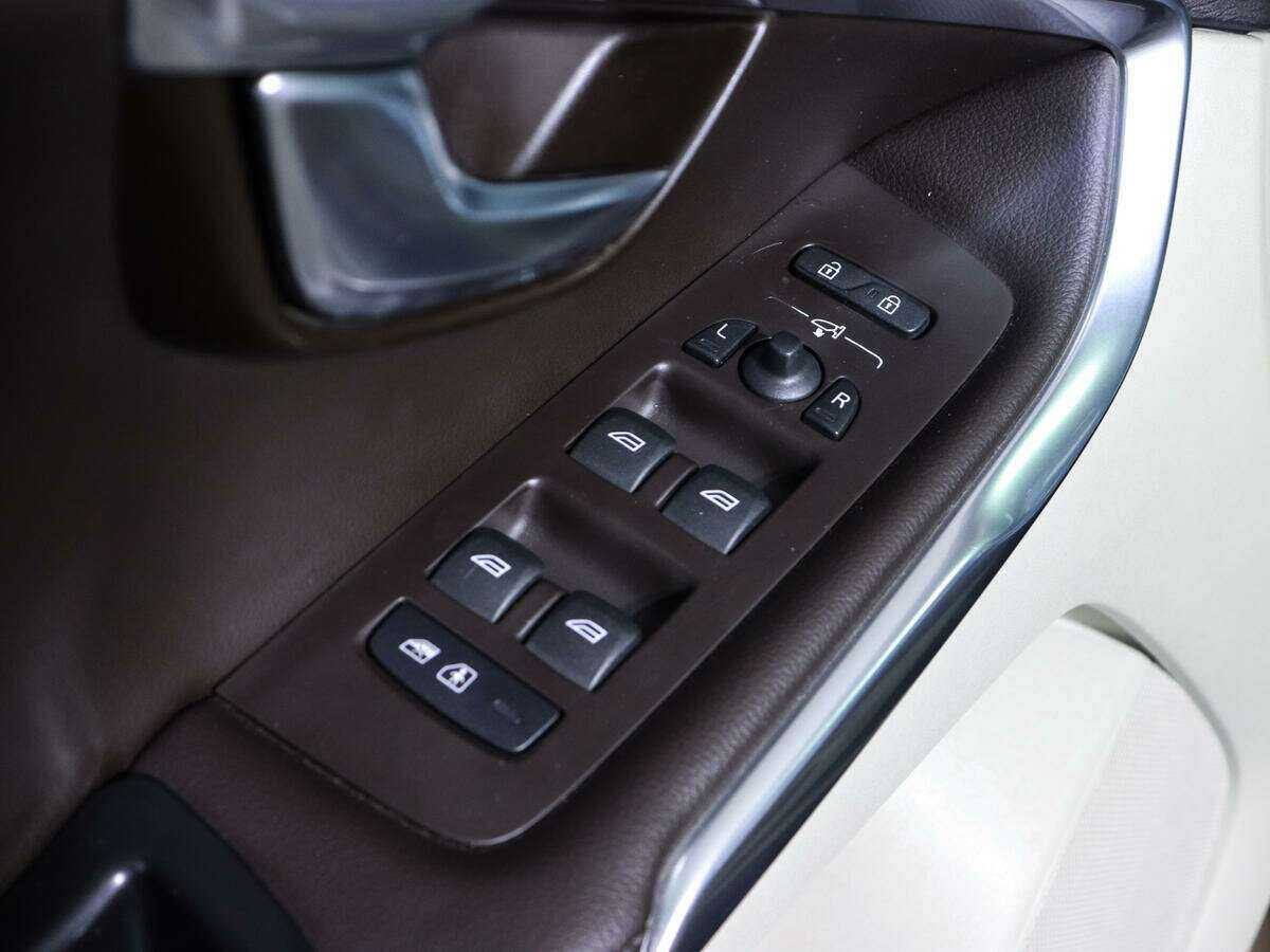 Volvo V40 Cross Country с пробегом — 2013 год. Фото: #15