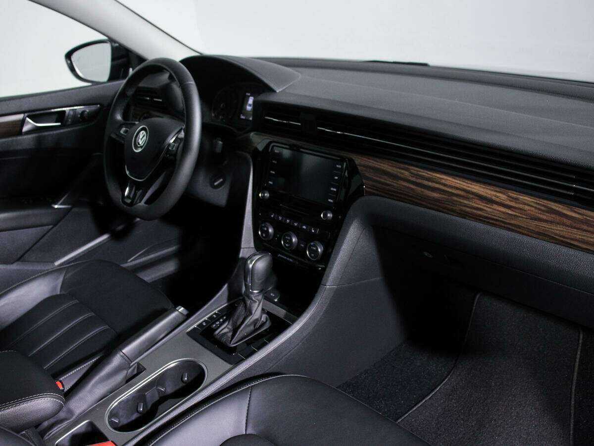 Volkswagen Passat (North America and China) с пробегом — 2021 год. Фото: #4