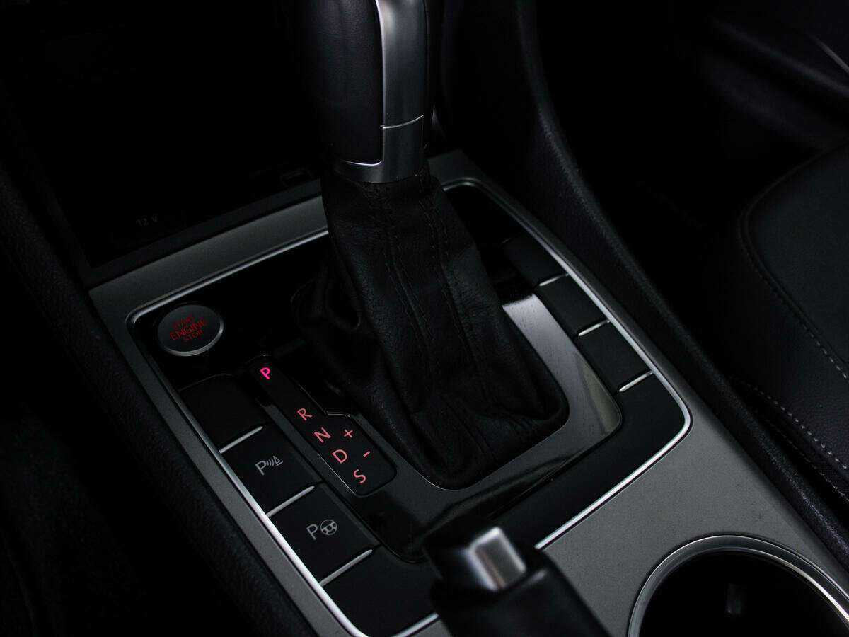 Volkswagen Passat (North America and China) с пробегом — 2021 год. Фото: #11