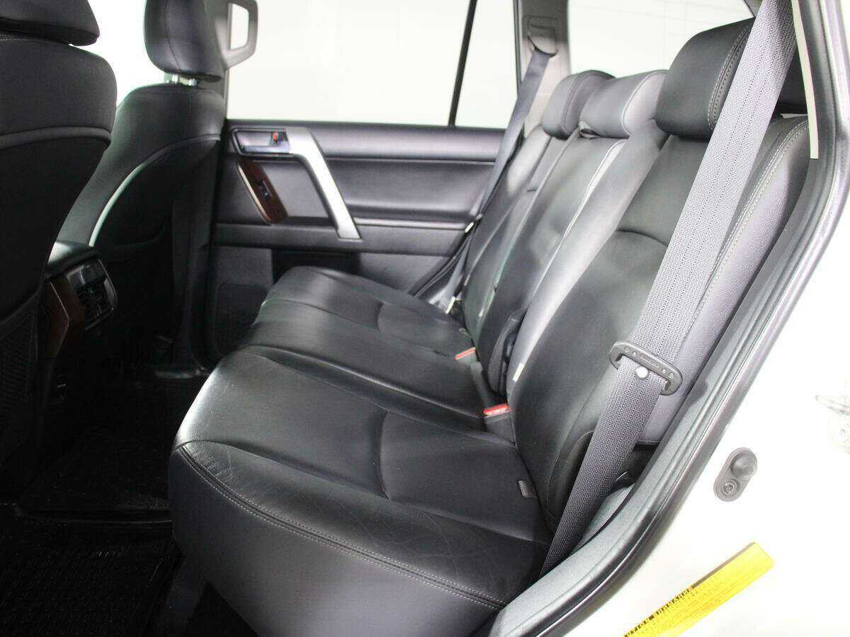 Toyota Land Cruiser Prado с пробегом — 2017 год. Фото: #8