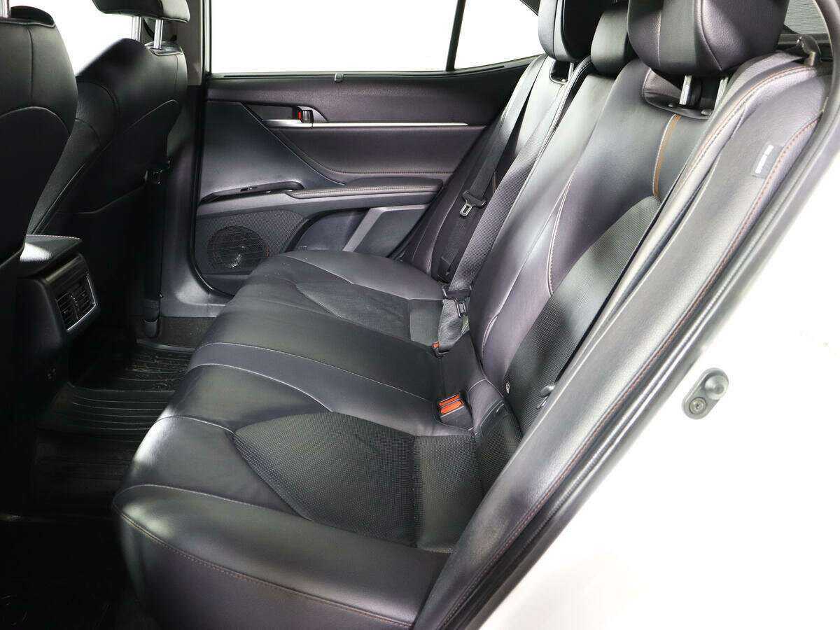 Toyota Camry с пробегом — 2020 год. Фото: #6