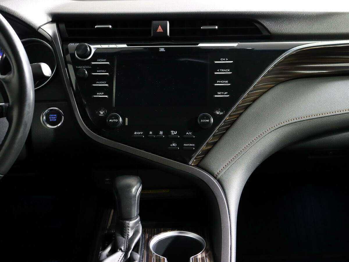 Toyota Camry с пробегом — 2020 год. Фото: #8