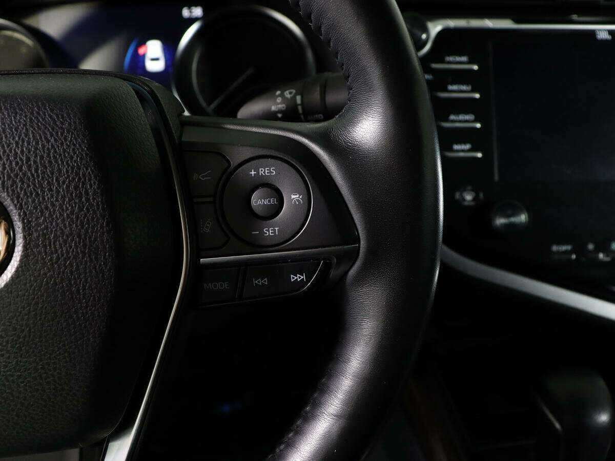 Toyota Camry с пробегом — 2020 год. Фото: #17