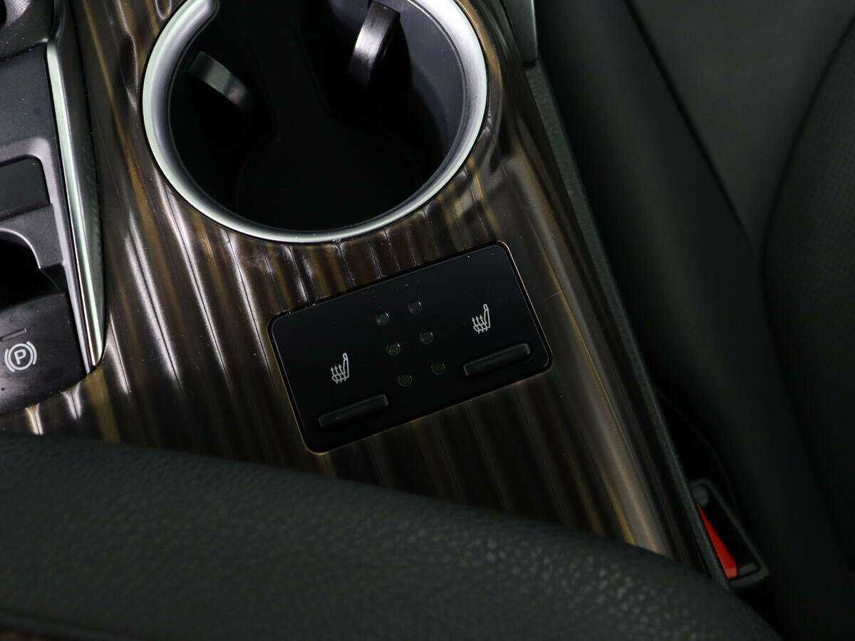 Toyota Camry с пробегом — 2020 год. Фото: #18