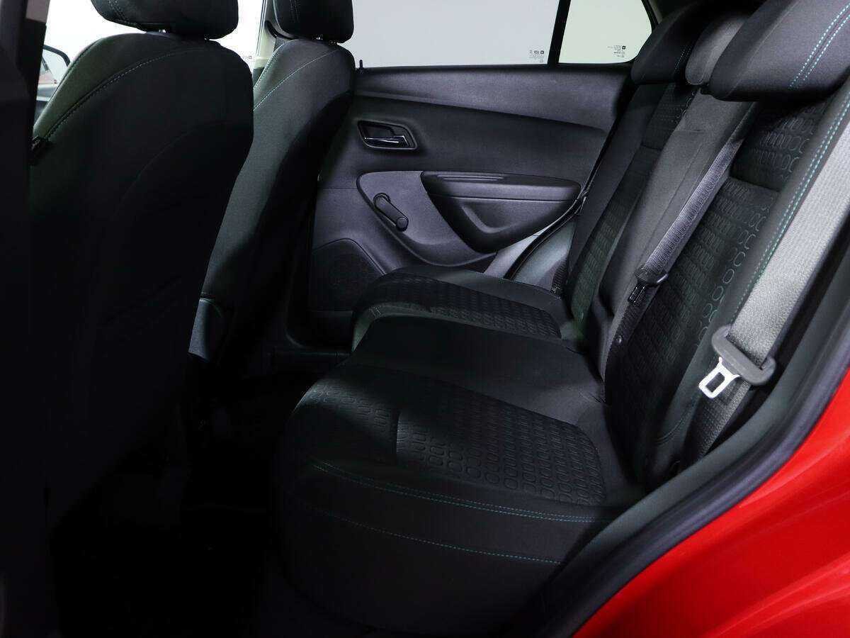 Chevrolet Tracker с пробегом — 2015 год. Фото: #8