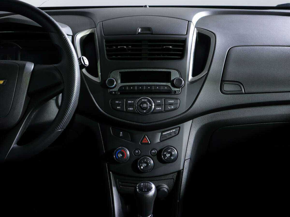Chevrolet Tracker с пробегом — 2015 год. Фото: #11