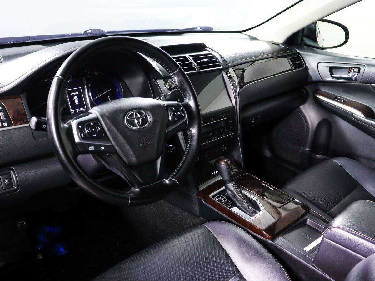 Toyota Camry с пробегом — 2017 год. Фото: #13