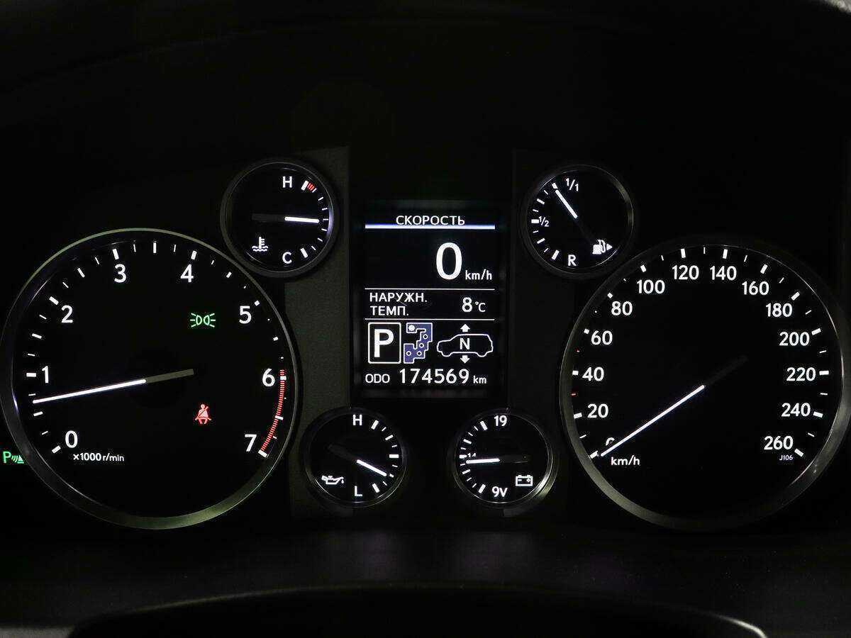 Lexus LX с пробегом — 2015 год. Фото: #6