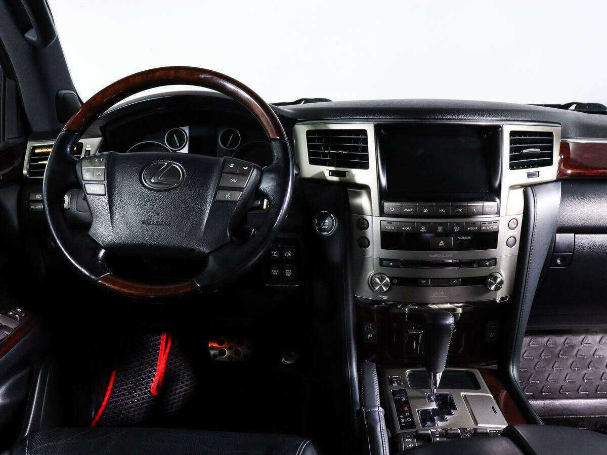 Lexus LX с пробегом — 2015 год. Фото: #7